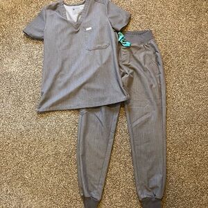 Figs Grey Scrub Top & Jogger Set